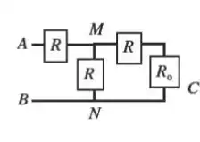 Description de l'image par IA : Diagram avec des carrés et des flèches reliant les lettres A, B, C, M, N, R et R0.