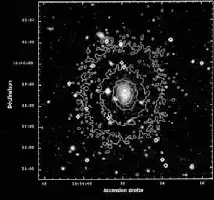 Description de l'image par IA : Image en rayons X de l'amas de galaxies A 1991 avec contours de masses superposés à une image optique.