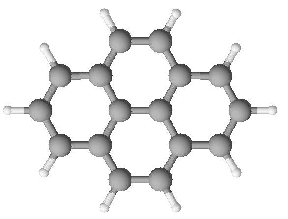 Description de l'image par IA : Molécule de pyrène avec des atomes et liaisons représentés en 3D.